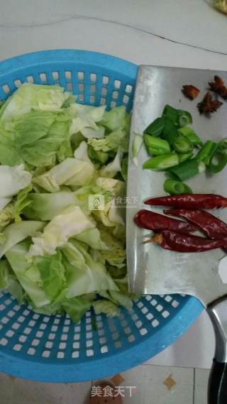 辣炒洋白菜的做法步骤：1