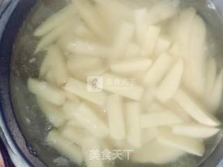 炸薯条的做法步骤：2