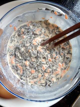 美味早餐之紫菜鸡蛋饼的做法步骤：2