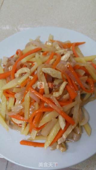 土豆卷 鸡肉卷 炒三丝 鸡肉丝 萝卜丝 土豆丝的做法步骤：6