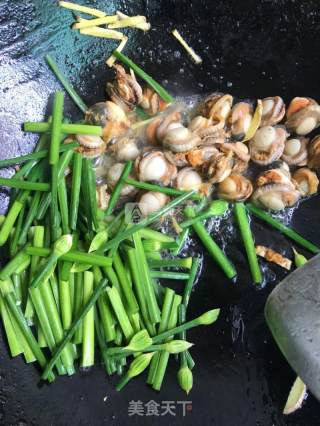 扇贝肉炒韭菜花的做法步骤：4