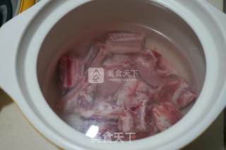 排骨莲藕汤的做法步骤：2