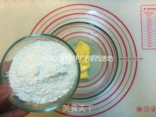 零基础烘培小白也能做出自信满满的粗糖奶油酥饼的做法步骤：2