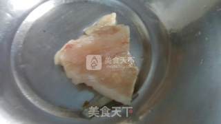 酥皮鸡茸蘑菇汤的做法步骤：3