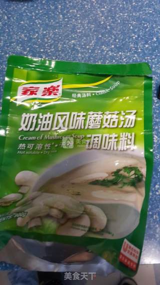 酥皮鸡茸蘑菇汤的做法步骤：6