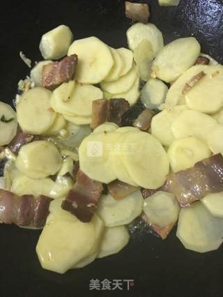 腊肉土豆片的做法步骤：4