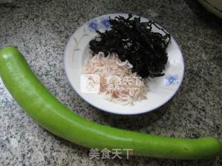 紫菜虾皮煮长瓜的做法步骤：1