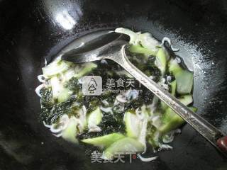 紫菜虾皮煮长瓜的做法步骤：8