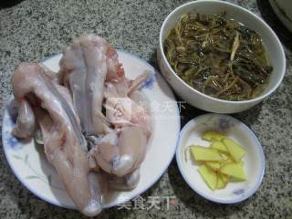 笋干菜煮牛蛙的做法步骤：1