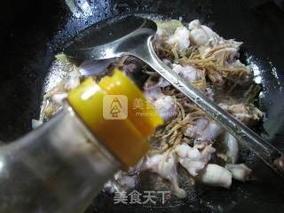 笋干菜煮牛蛙的做法步骤：8