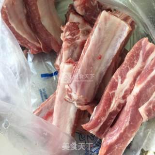 脱骨排骨拌黄油（红烧排骨）的做法步骤：1