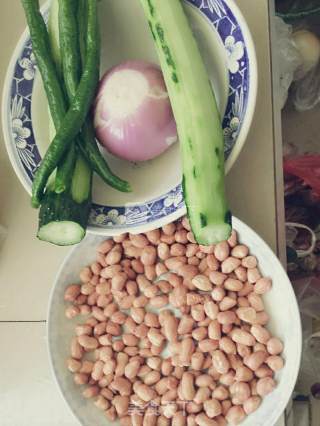 简单老醋花生的做法步骤：1