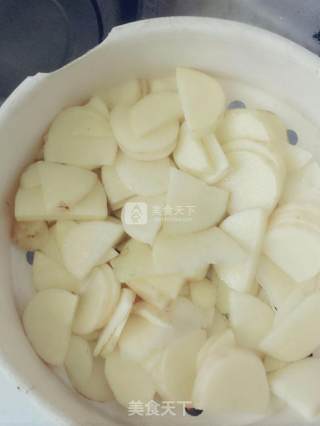 家常简易版土豆片炒鸡的做法步骤：1