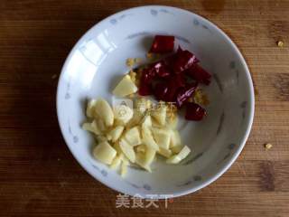 家常快手炒米皮的做法步骤：1