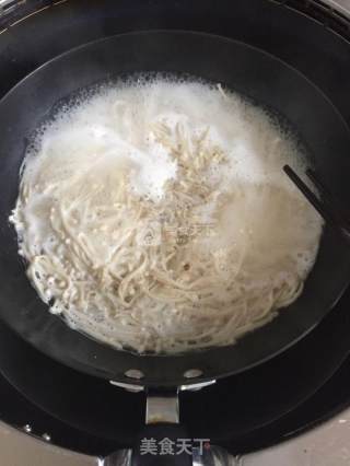 凉拌金针菇的做法步骤：3
