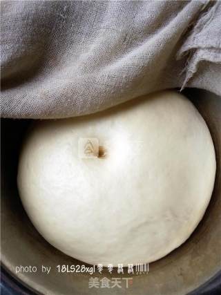 【美味调料面包】培根面包卷的做法步骤：4