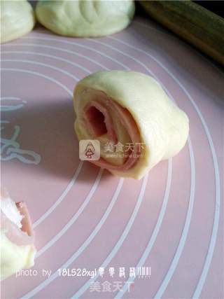【美味调料面包】培根面包卷的做法步骤：8