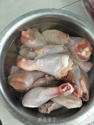 酱香鸡腿鸡翅的做法步骤：1