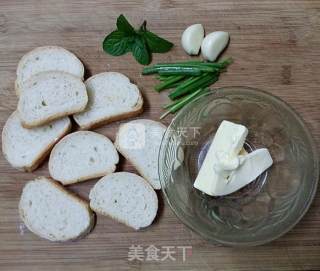 蒜香法棍的做法步骤：1