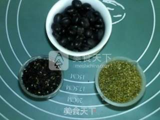 三黑豆浆的做法步骤：1