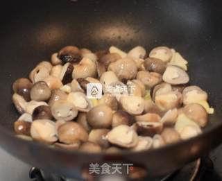 最简单的鲜美味道--蚝油草菇的做法步骤：6