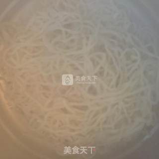 阳春面、酱油面、雪菜面的做法步骤：1