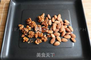 肉桂蜂蜜烤梨配酸奶冰淇淋的做法步骤：2