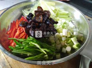 【鱼香肉丝】的做法步骤：1