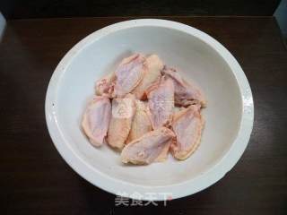 菠萝孜然鸡翅的做法步骤：1