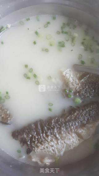 鲫鱼汤的做法步骤：7