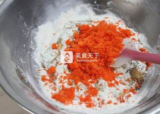 胡萝卜玛芬蛋糕 （nuc原汁机食谱）的做法步骤：4