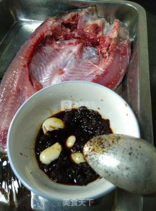 【豆鼓蒜蓉烤鱼】电烤箱家庭版的做法步骤：3