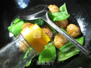 尖椒烧虎皮鸡蛋的做法步骤：7