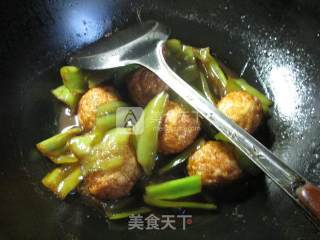 尖椒烧虎皮鸡蛋的做法步骤：11