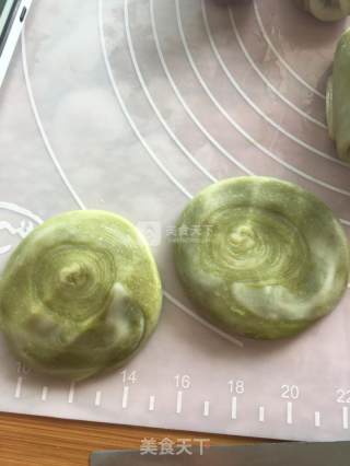 抹茶蛋黄酥的做法步骤：24