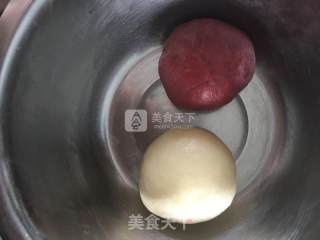 红曲椰蓉荷花酥的做法步骤：7