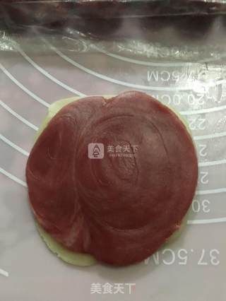 红曲椰蓉荷花酥的做法步骤：23
