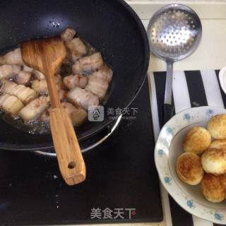 虎皮蛋烧肉的做法步骤：1