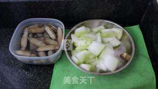 冬瓜海鲜汤的做法步骤：1