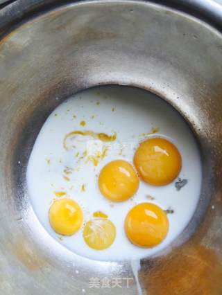8寸戚风蛋糕的做法步骤：1