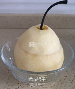川贝冰糖炖雪梨的做法步骤：2