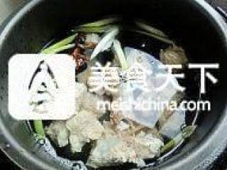 糖醋排骨的做法步骤：4