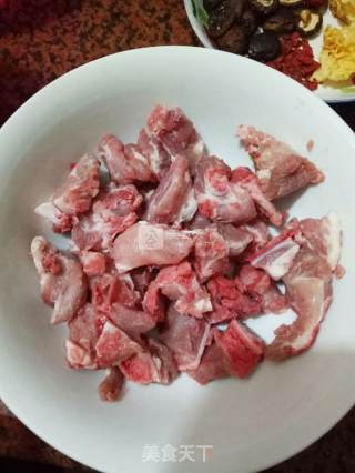 排骨汤的做法步骤：1