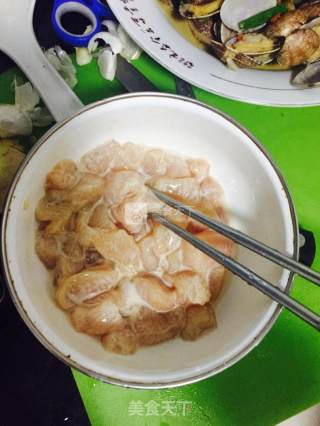 家常菜—蒜苗鸡胸肉的做法步骤：1