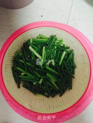 家常菜—蒜苗鸡胸肉的做法步骤：2