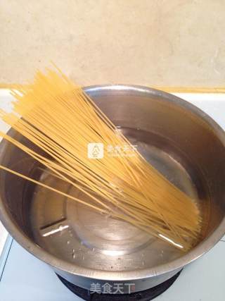 GUTEN蒜辣鮮蝦麵的做法步骤：5