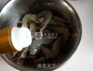 盐焗虾的做法步骤：1