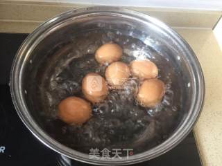 香葱烧虎皮鸡蛋的做法步骤：2