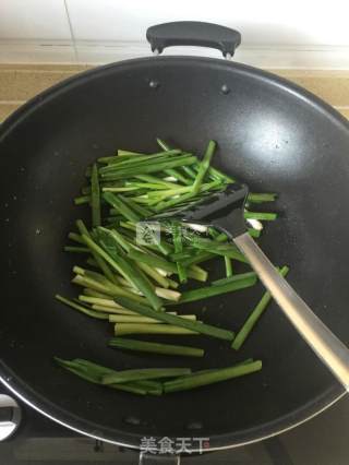 香葱烧虎皮鸡蛋的做法步骤：5