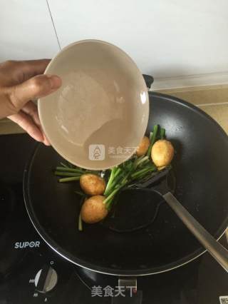 香葱烧虎皮鸡蛋的做法步骤：7